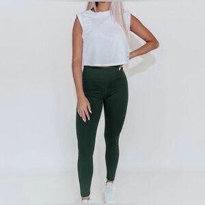 Kittenish Forest Green Leggings Women’s Size Medium